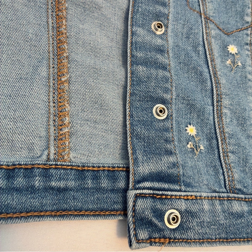 Old Navy Toddler Girl's Embroidered Daisy Stretch Denim Jean Jacket Size 3T - Picture 4 of 7